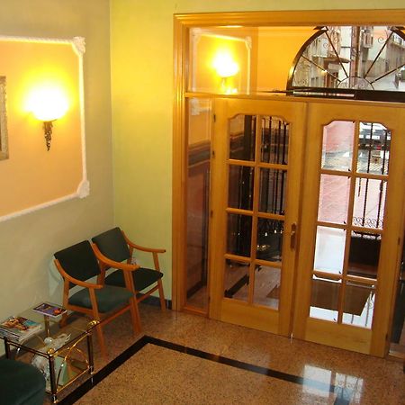 Hostal Universal Бенавенте Экстерьер фото