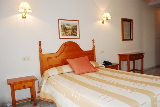 Hostal Universal Бенавенте Экстерьер фото