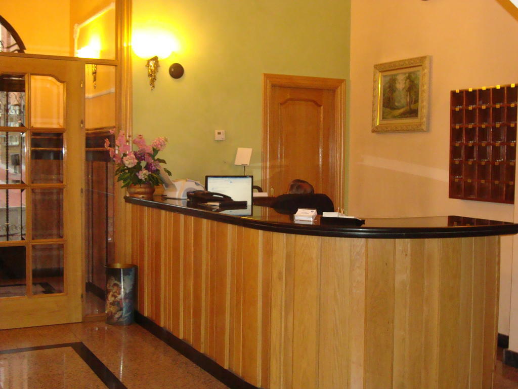 Hostal Universal Бенавенте Экстерьер фото
